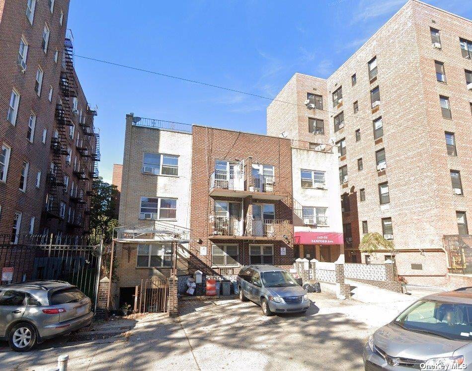 Building for Sale in Flushing - NY - USA - 2