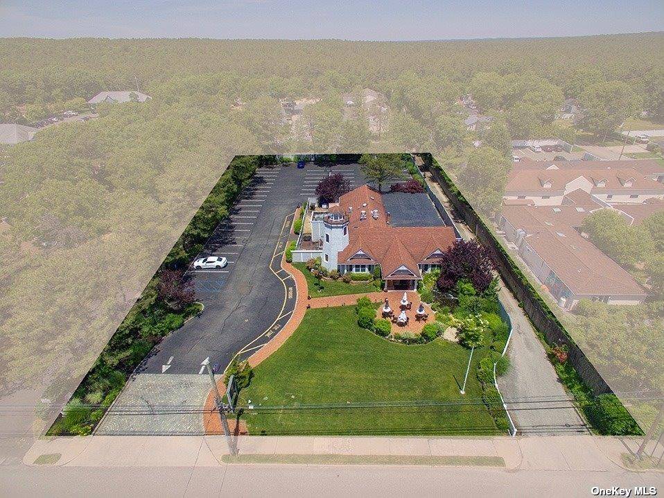 Edificio en Venta en Hampton Bays - Nueva York - EE. UU. - 2