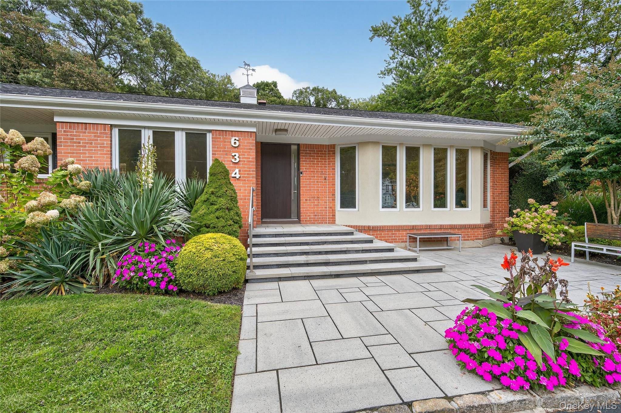 Building for Sale in Huntington - New York - USA - 3