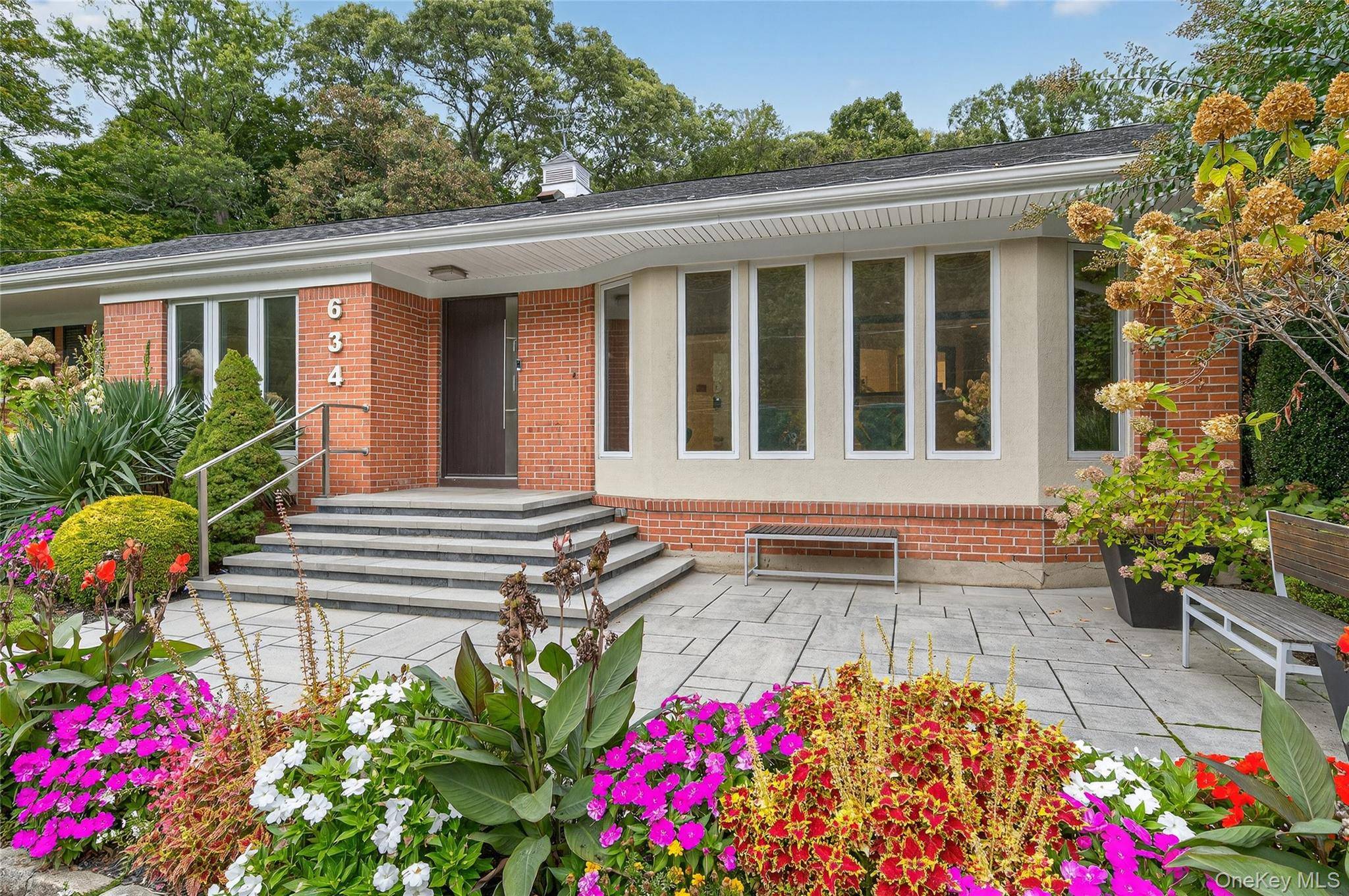 Building for Sale in Huntington - New York - USA - 4