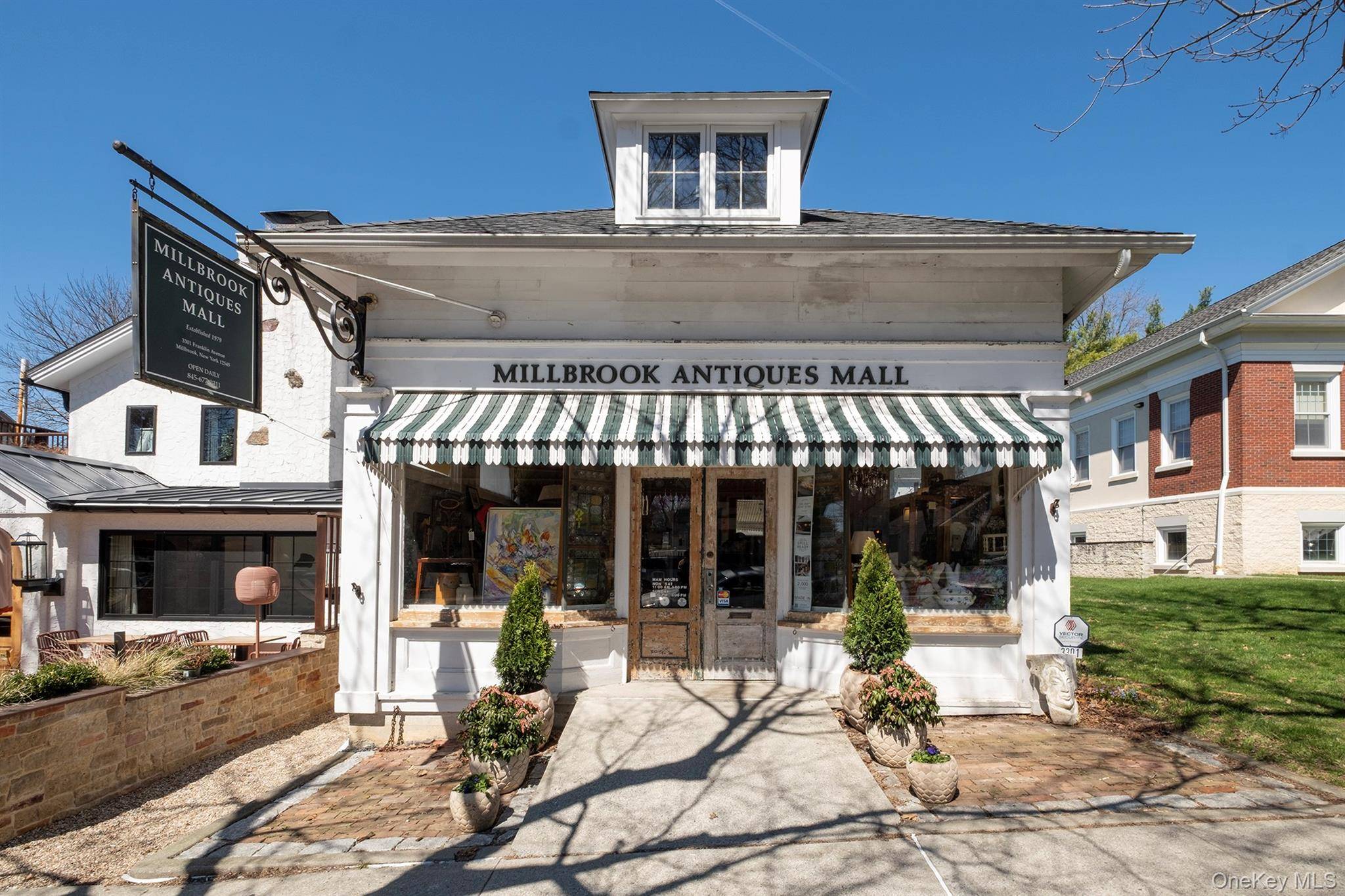 Edificio Comercial en Venta en Millbrook - Nueva York - EE. UU. - 1