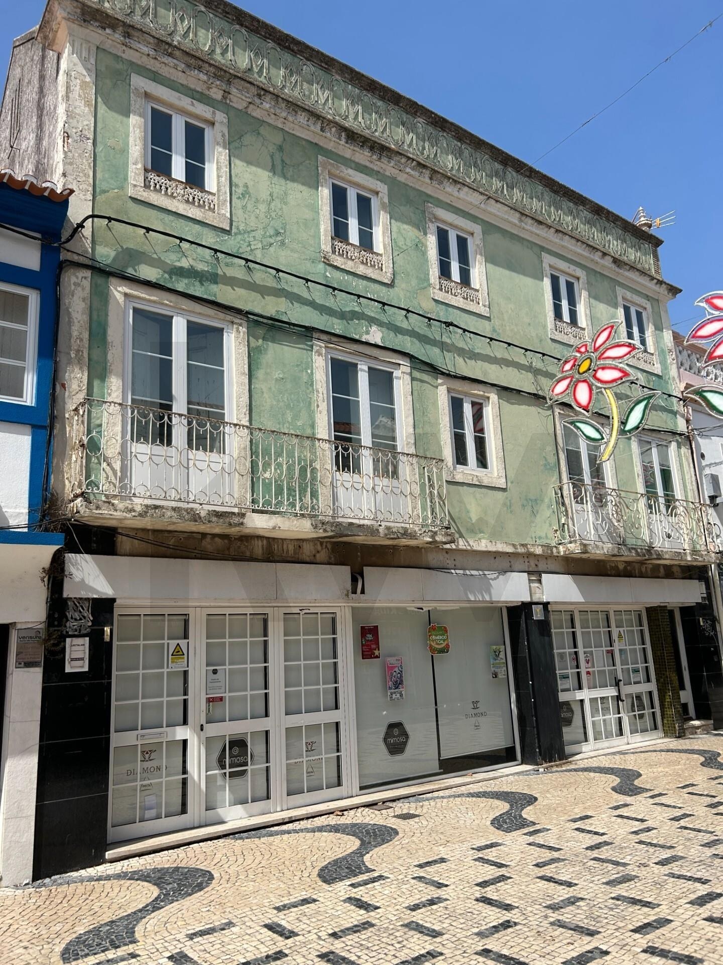 Prédio  à Venda em Montijo - Setúbal - Portugal - 1