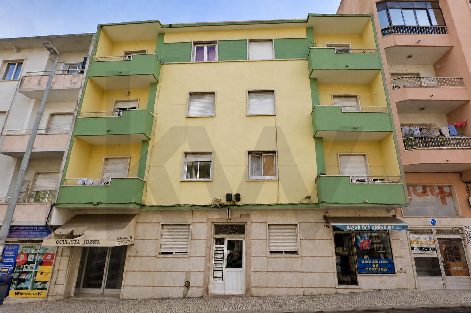 Prédio à Venda em Queluz - Lisboa - Portugal - 1