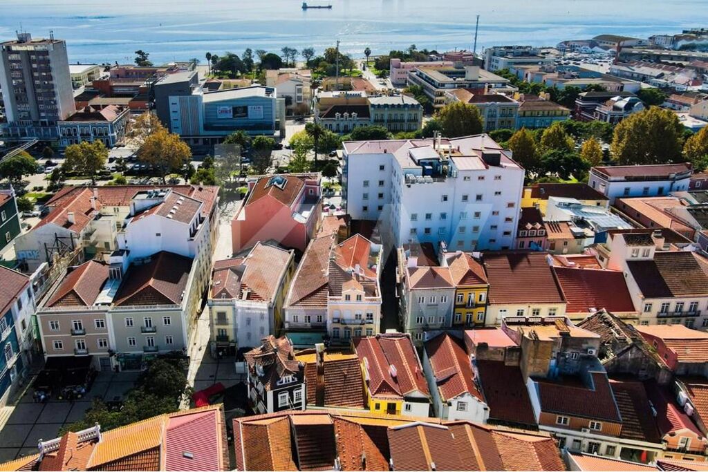 Prédio à Venda em Setúbal - Portugal - 8
