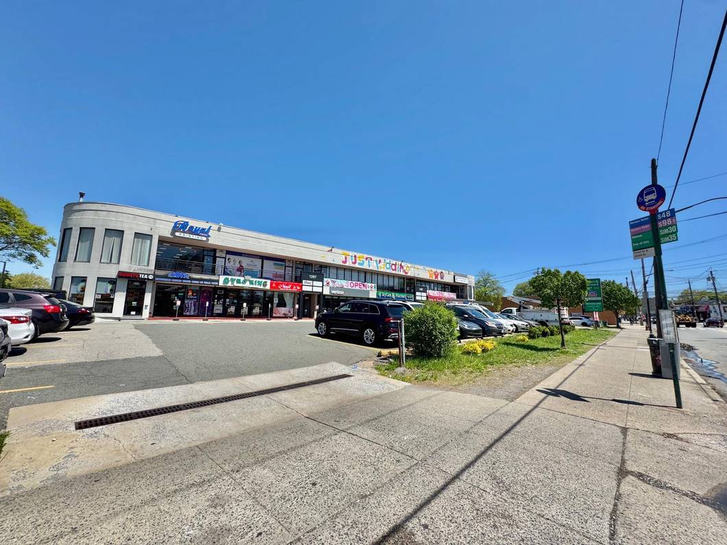 Centro Comercial à Venda em Staten Island - NY - EUA - 1