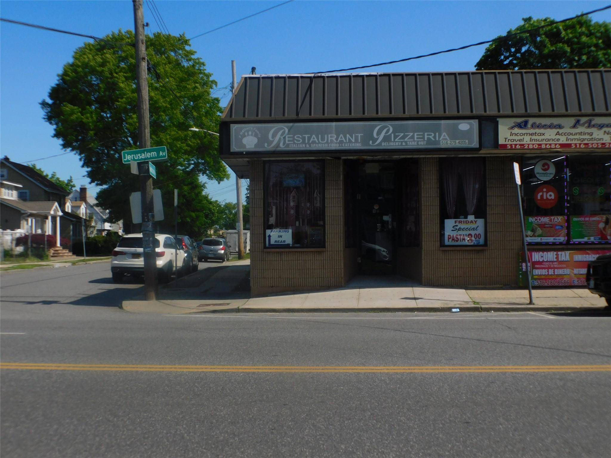 Building for Sale in Uniondale - New York - USA - 1