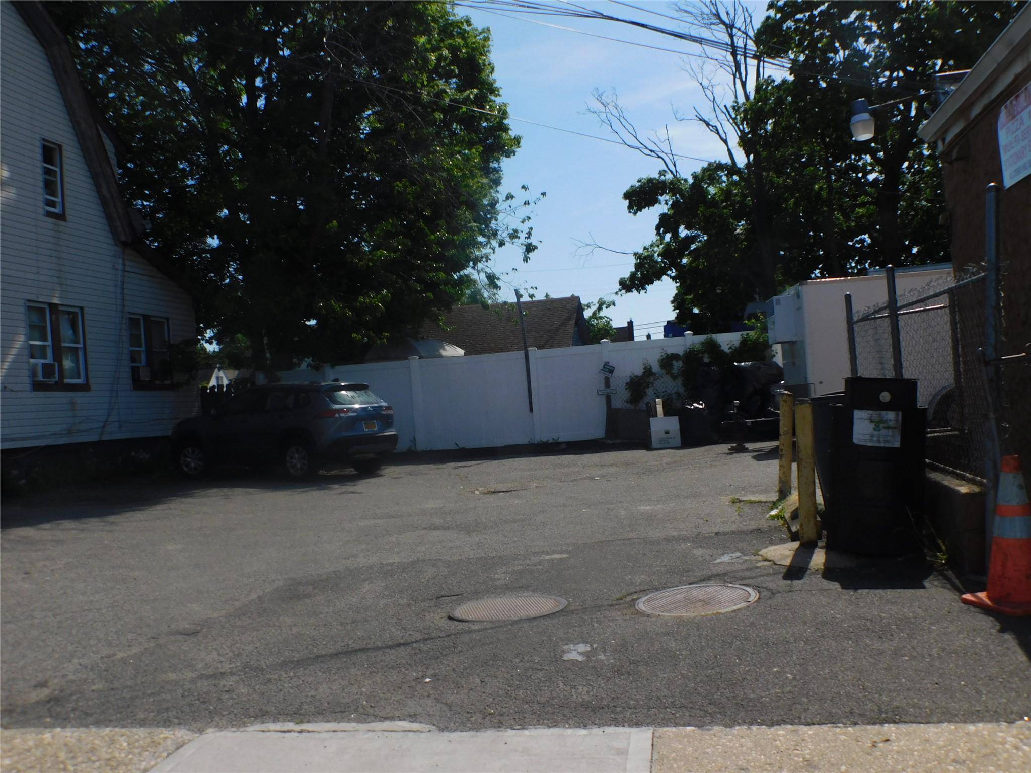 Building for Sale in Uniondale - New York - USA - 4