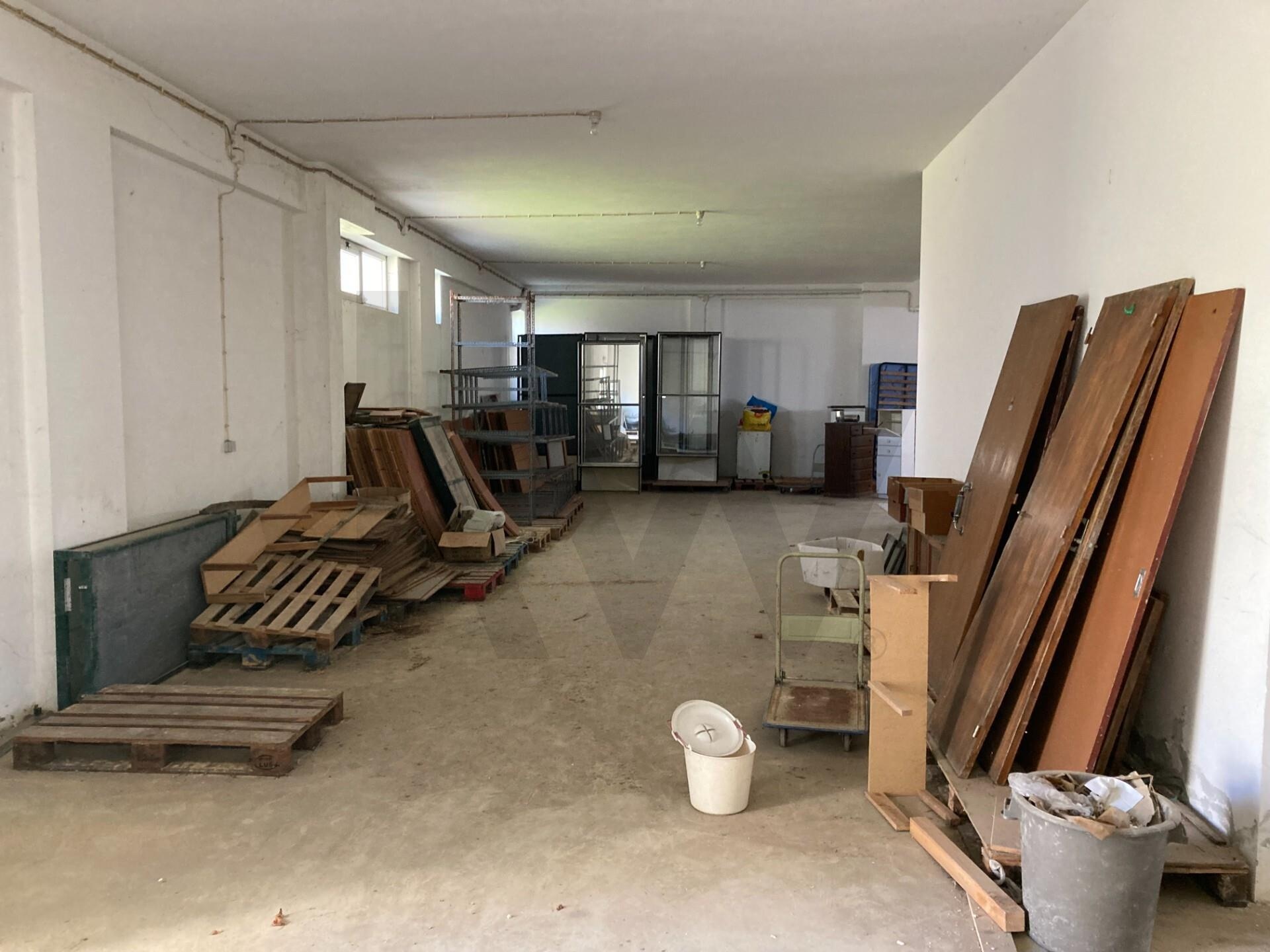 Entrepôt à Vendre à Viseu - Portugal - 7