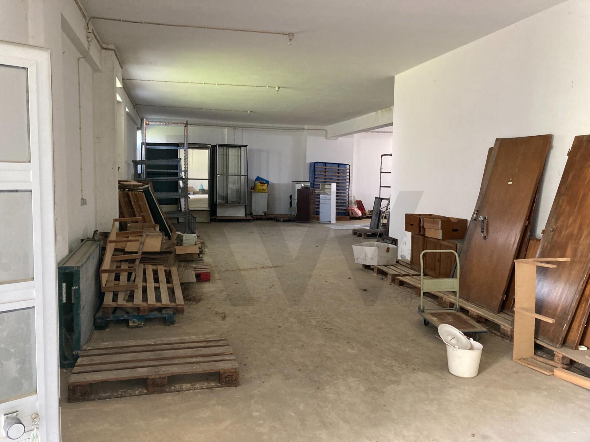 Entrepôt à Vendre à Viseu - Portugal - 8