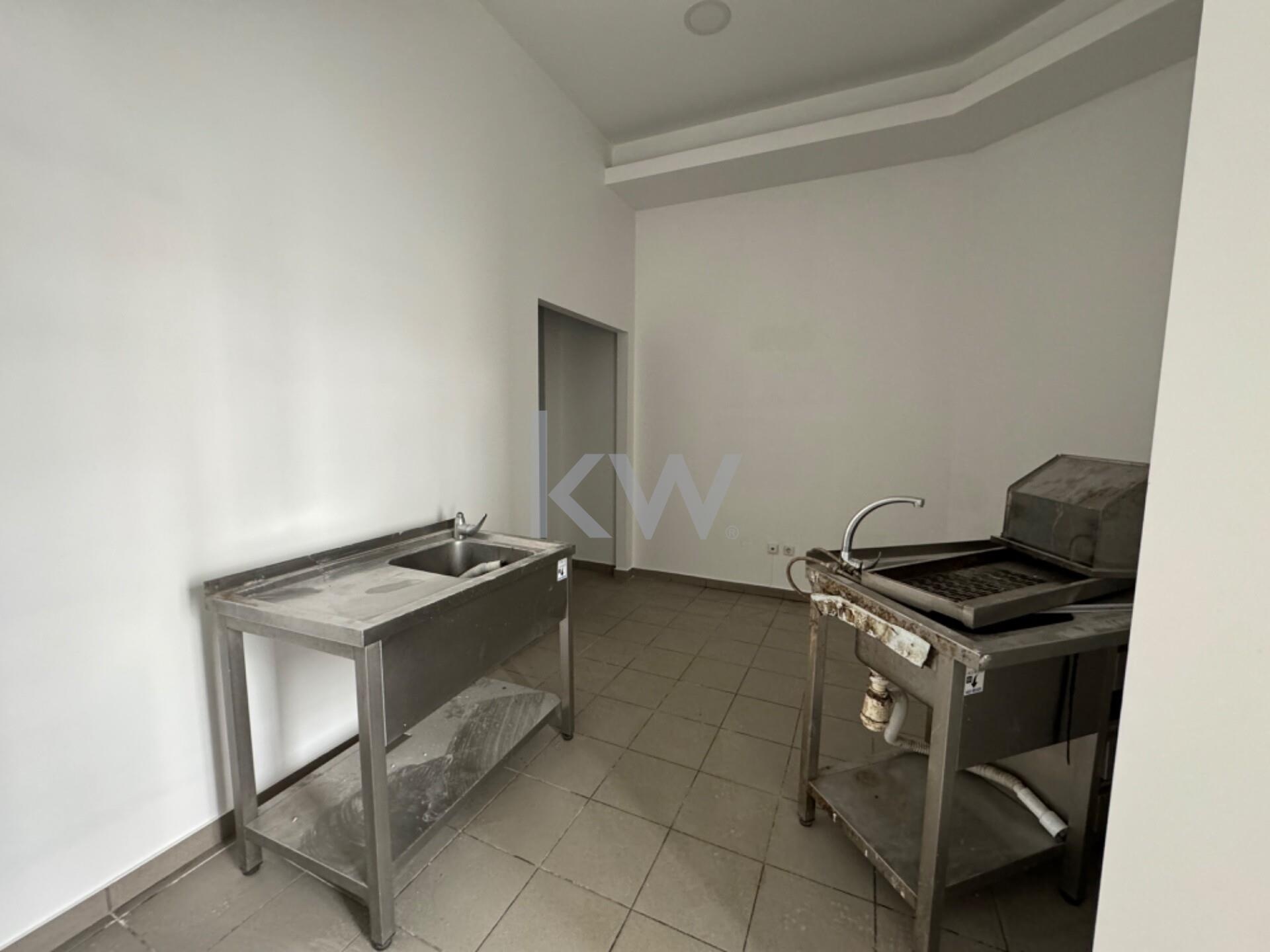 Imóvel Comercial à Venda no Centro de Viseu - Portugal - 3