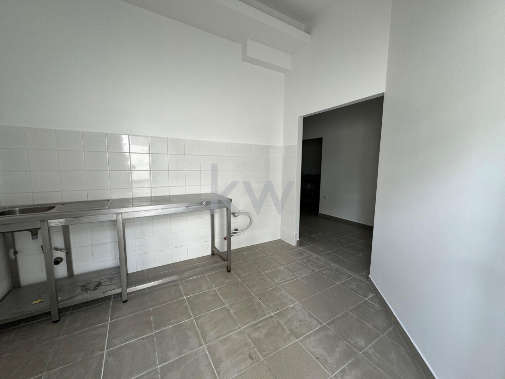 Imóvel Comercial à Venda no Centro de Viseu - Portugal - 4