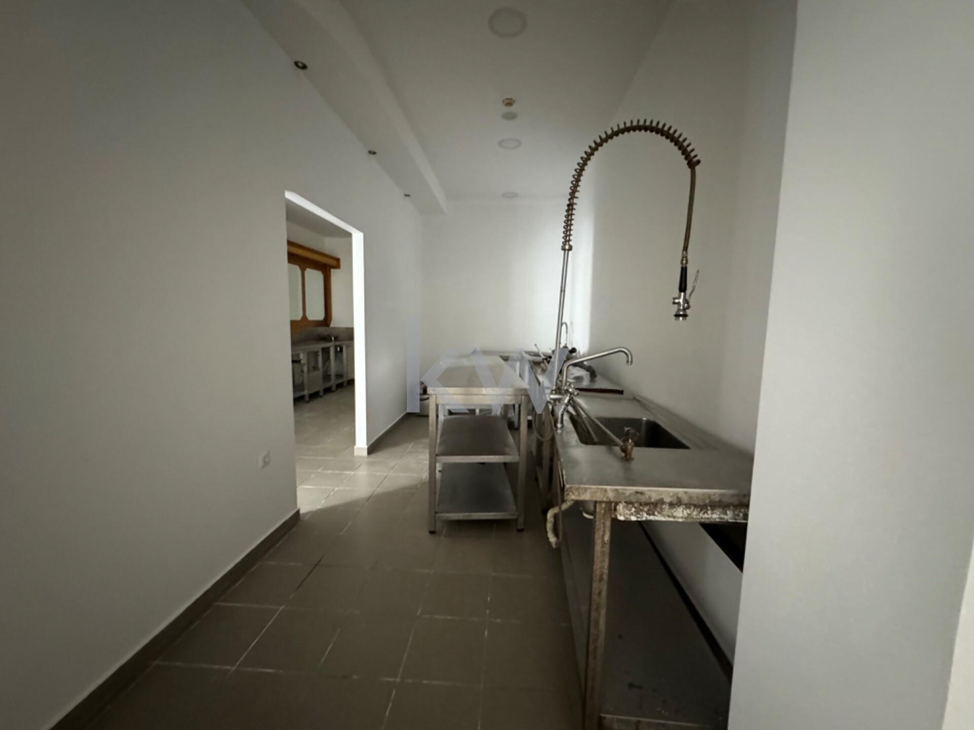 Imóvel Comercial à Venda no Centro de Viseu - Portugal - 8