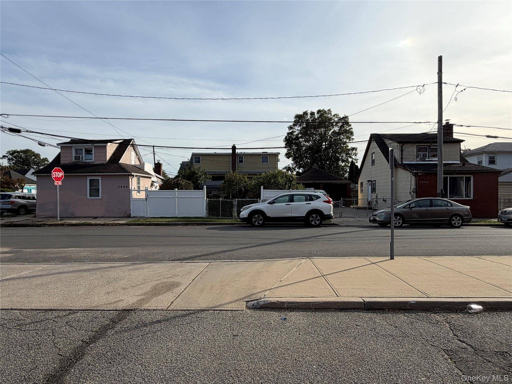 Multi-Family Building for Sale in Elmont - New York - USA - 1
