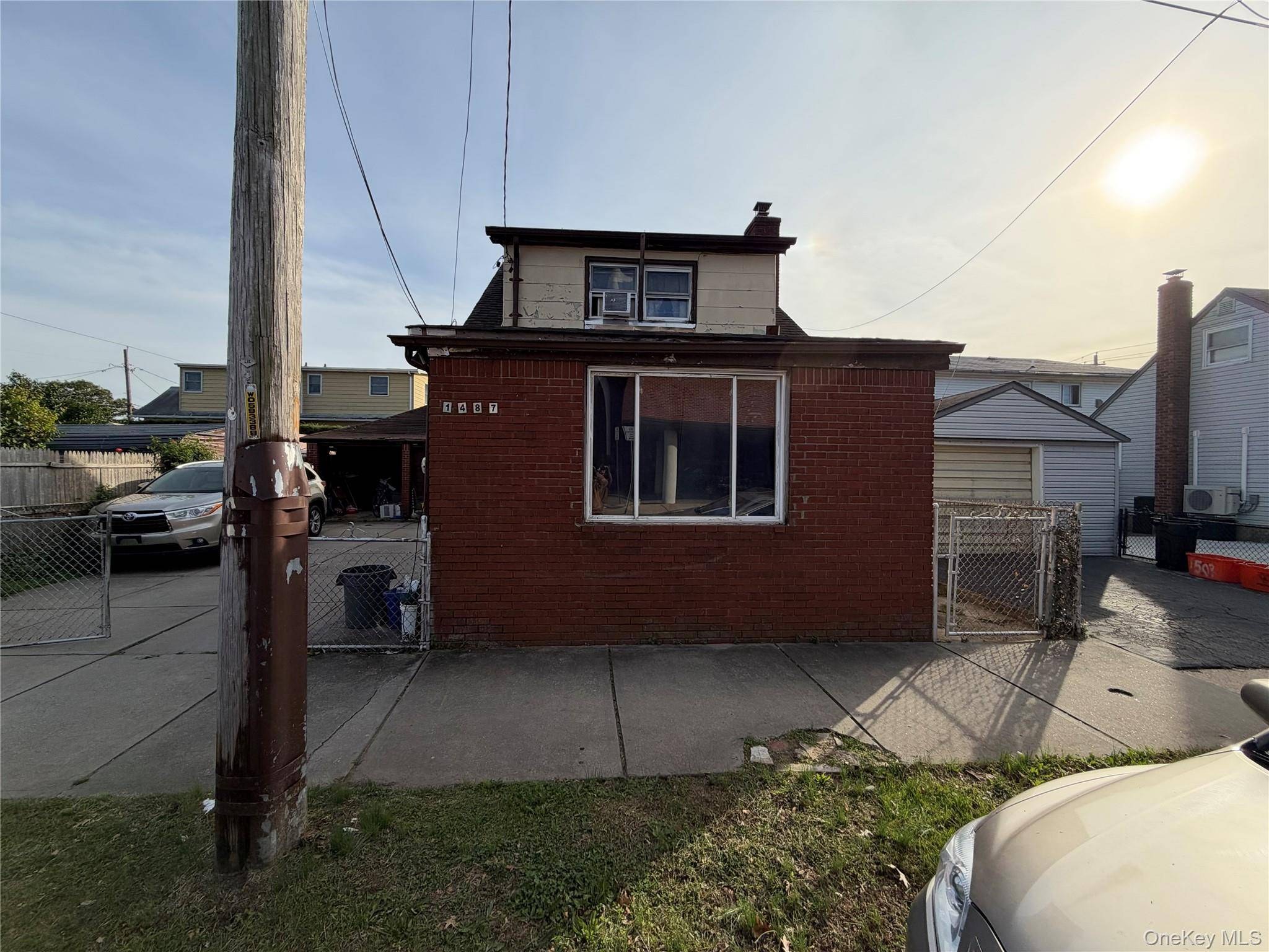 Multi-Family Building for Sale in Elmont - New York - USA - 2