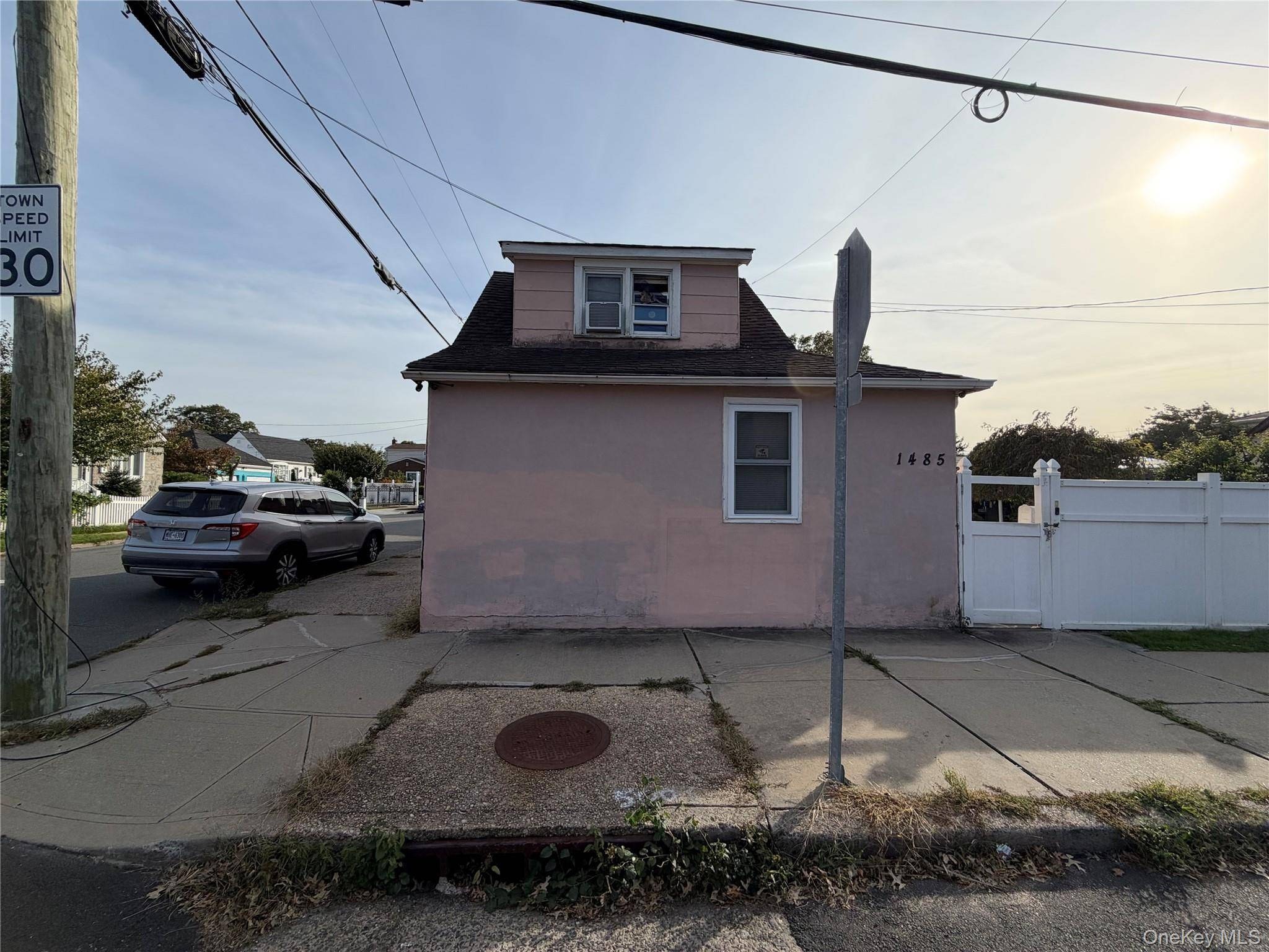 Multi-Family Building for Sale in Elmont - New York - USA - 3