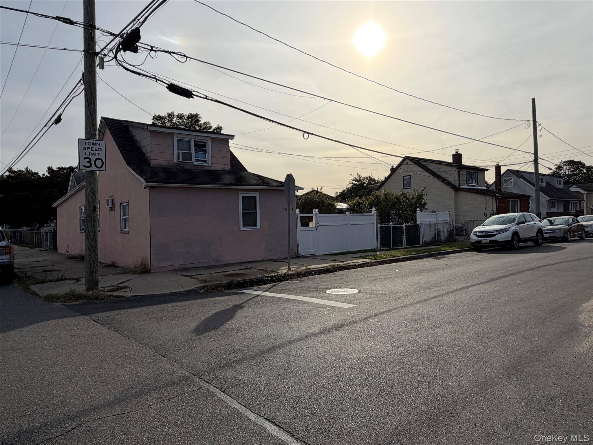 Multi-Family Building for Sale in Elmont - New York - USA - 4