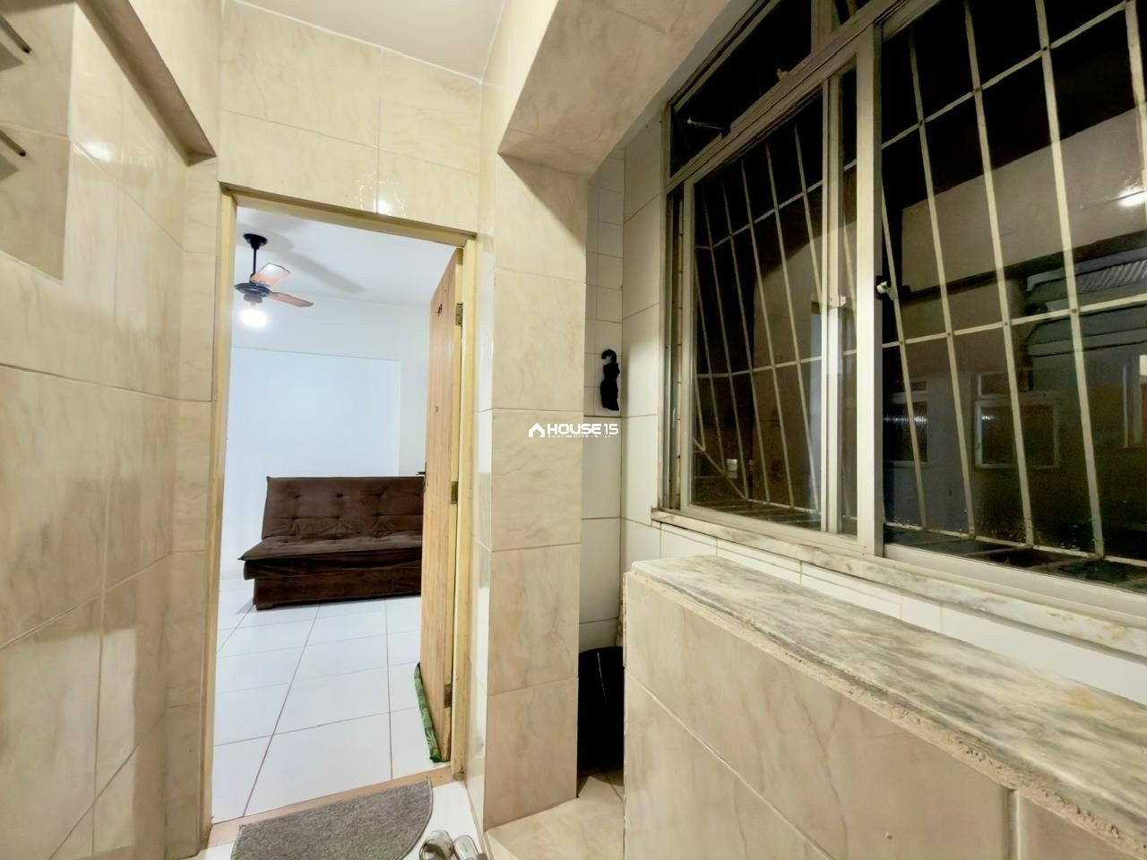 Sala Comercial de 1 Quarto à Venda no Centro - Guarapari - Espírito Santo - Brasil - 2