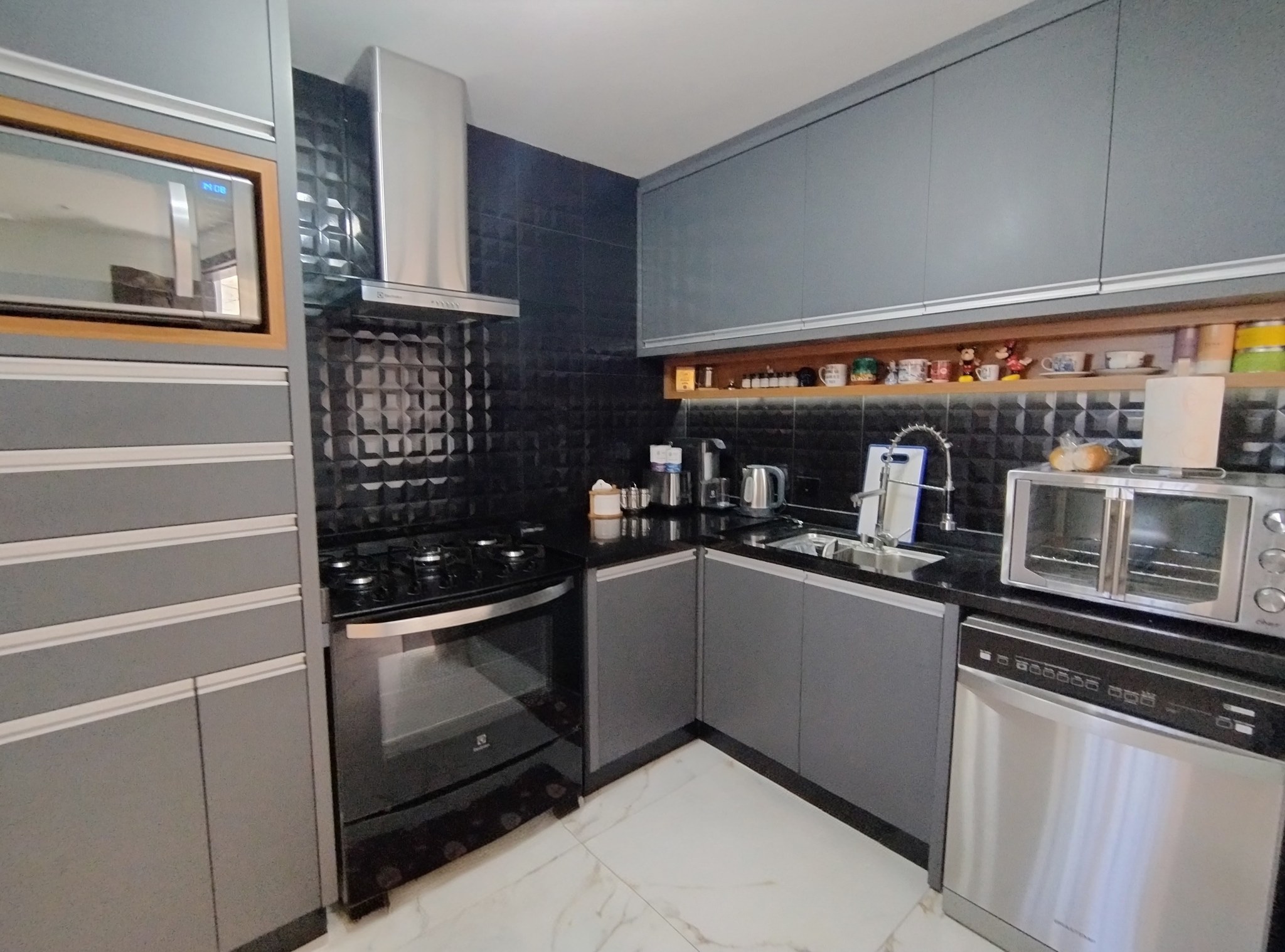 Maison Triplex de 4 Chambres à Vendre au Centre de Pinhais - PR - Brésil - 2
