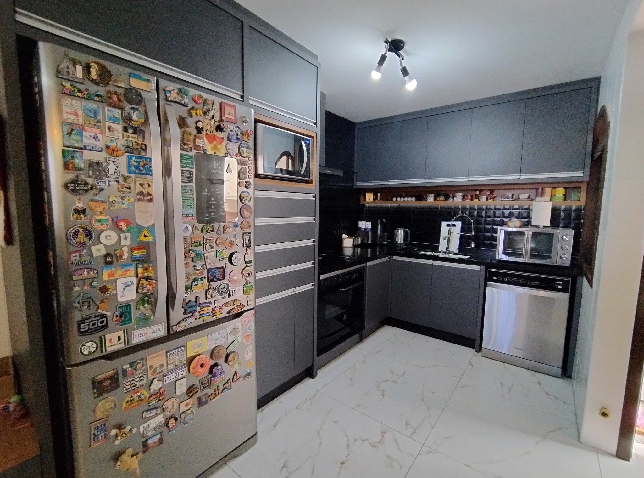 Maison Triplex de 4 Chambres à Vendre au Centre de Pinhais - PR - Brésil - 8