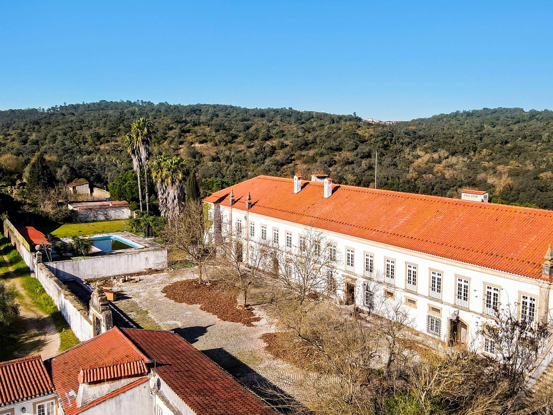 Propiedad con 10 Dormitorios en Venta en Tomar, Portugal - 3