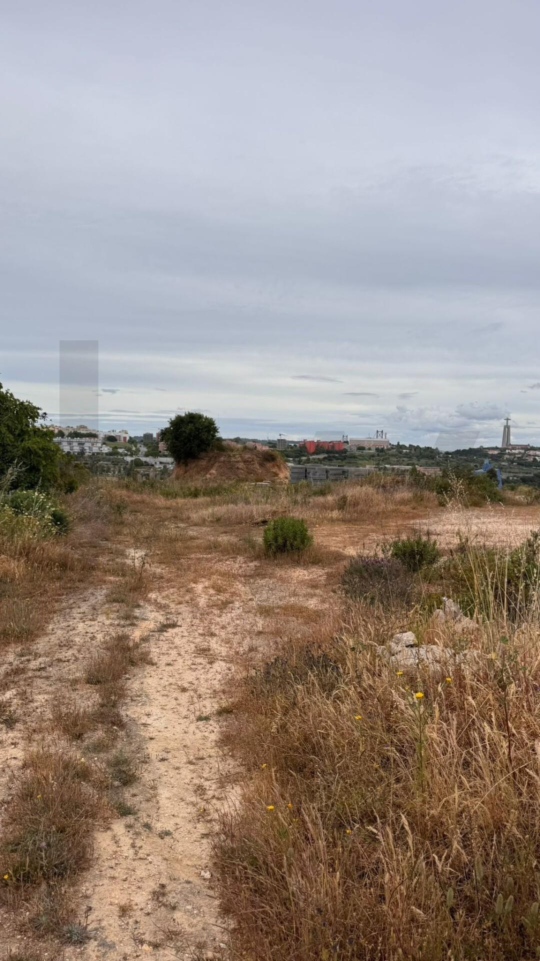 Terreno  à Venda em Almada - Setúbal - Portugal - 5