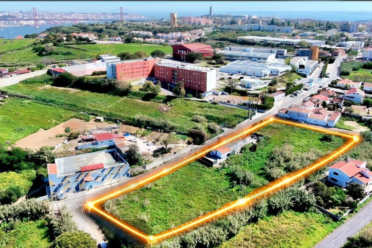 Terreno  à Venda em Almada - Setúbal - Portugal - 2