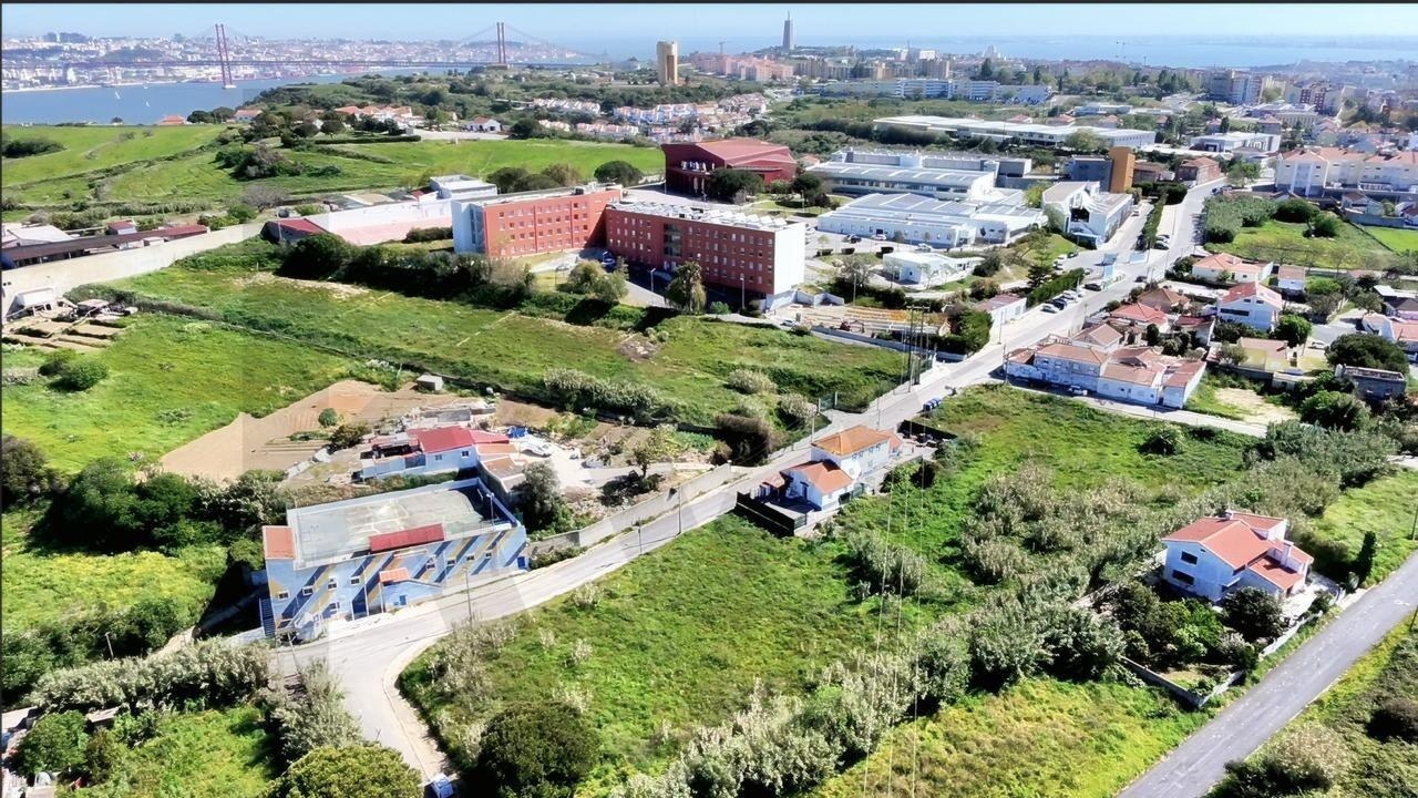 Terreno  à Venda em Almada - Setúbal - Portugal - 5