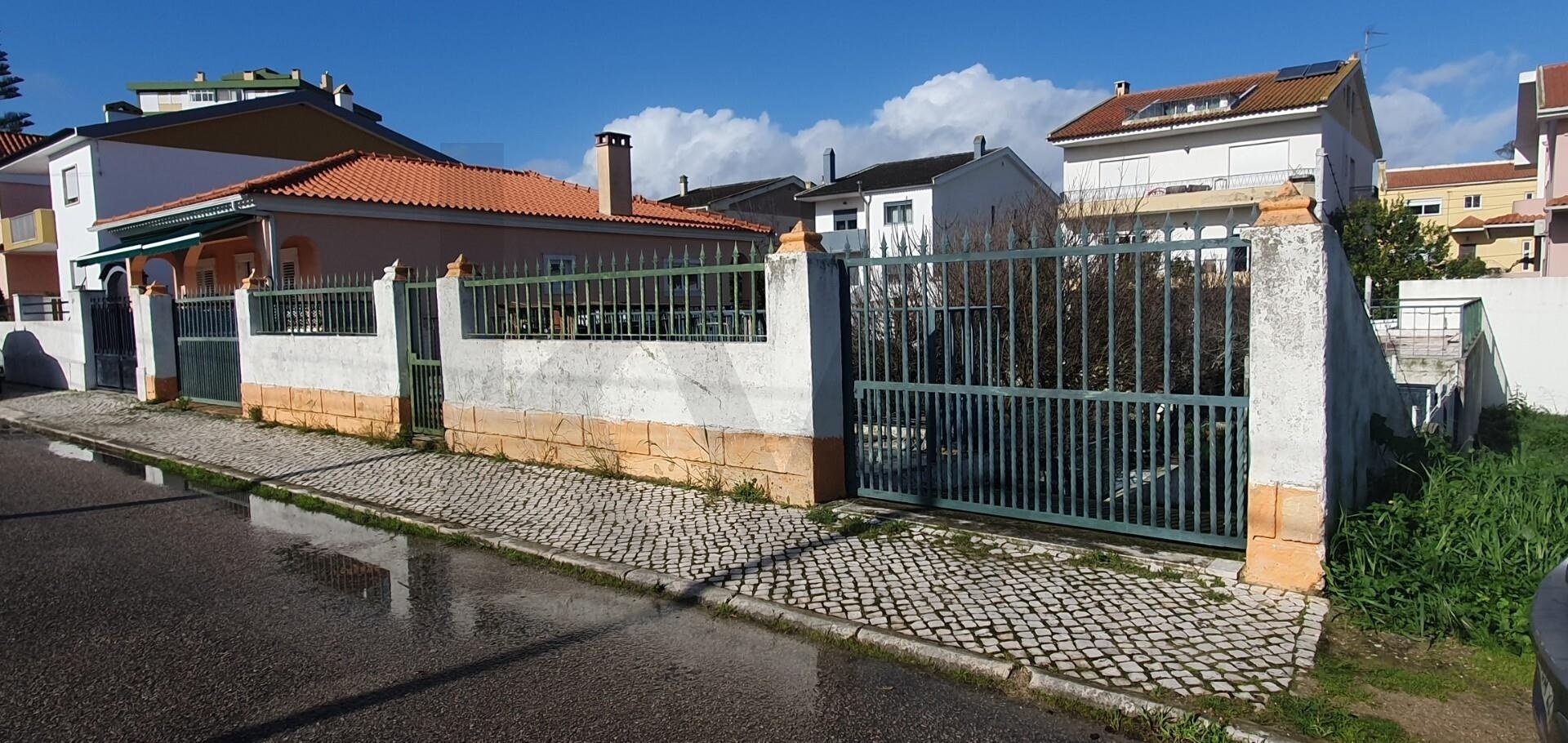 Terreno  à Venda em Almada - Setúbal - Portugal - 2
