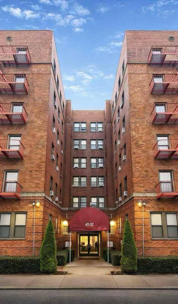 Apartment for Sale in Elmhurst - New York - USA