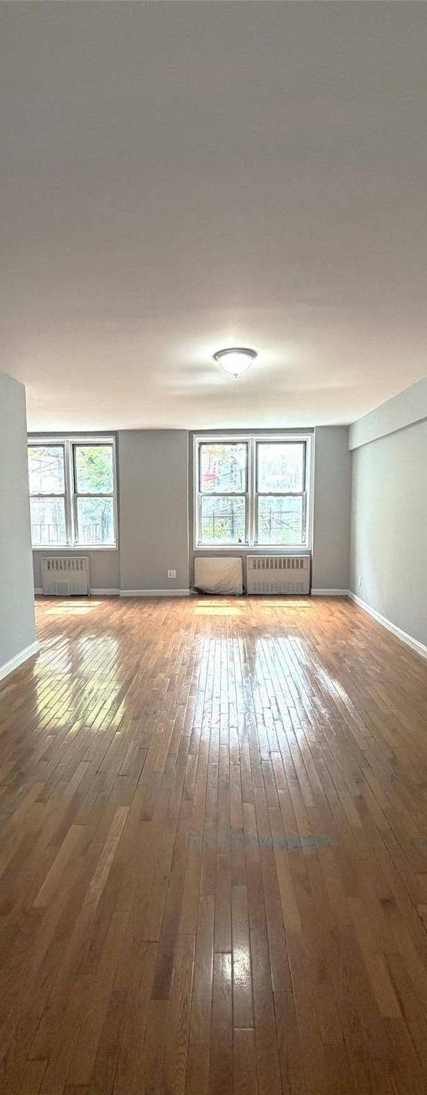 Studio Apartment for Sale in Elmhurst - New York - USA