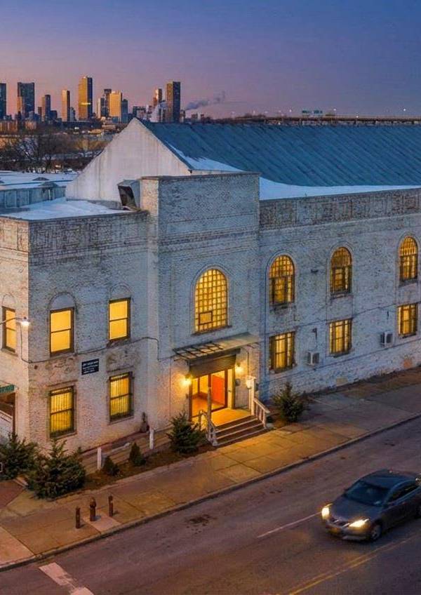 Edificio Comercial en Venta en Maspeth, NY, US