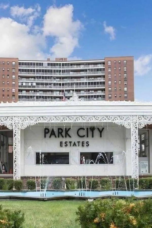 Studio Apartment for Sale in Rego Park - New York - USA