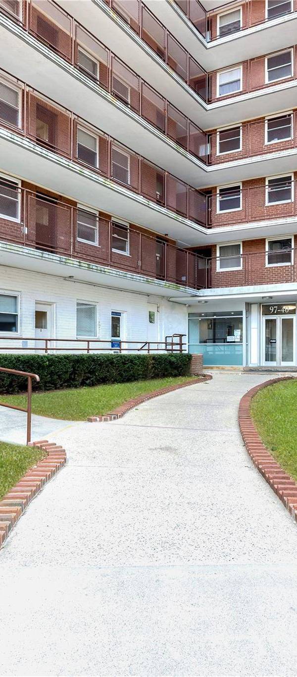 Apartment for Sale in Rego Park - New York - USA