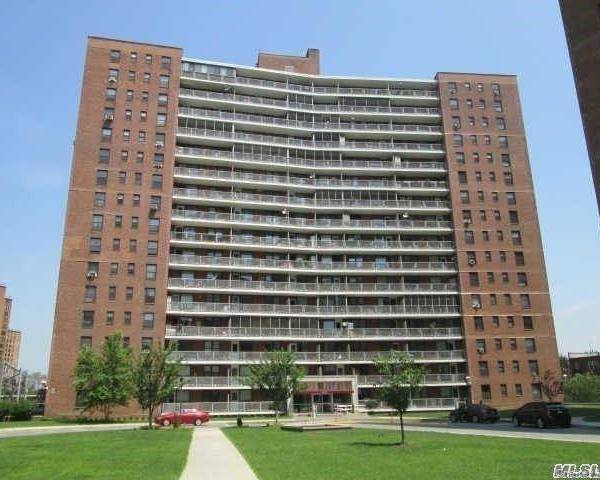 Apartment for Sale in Rego Park - New York - USA