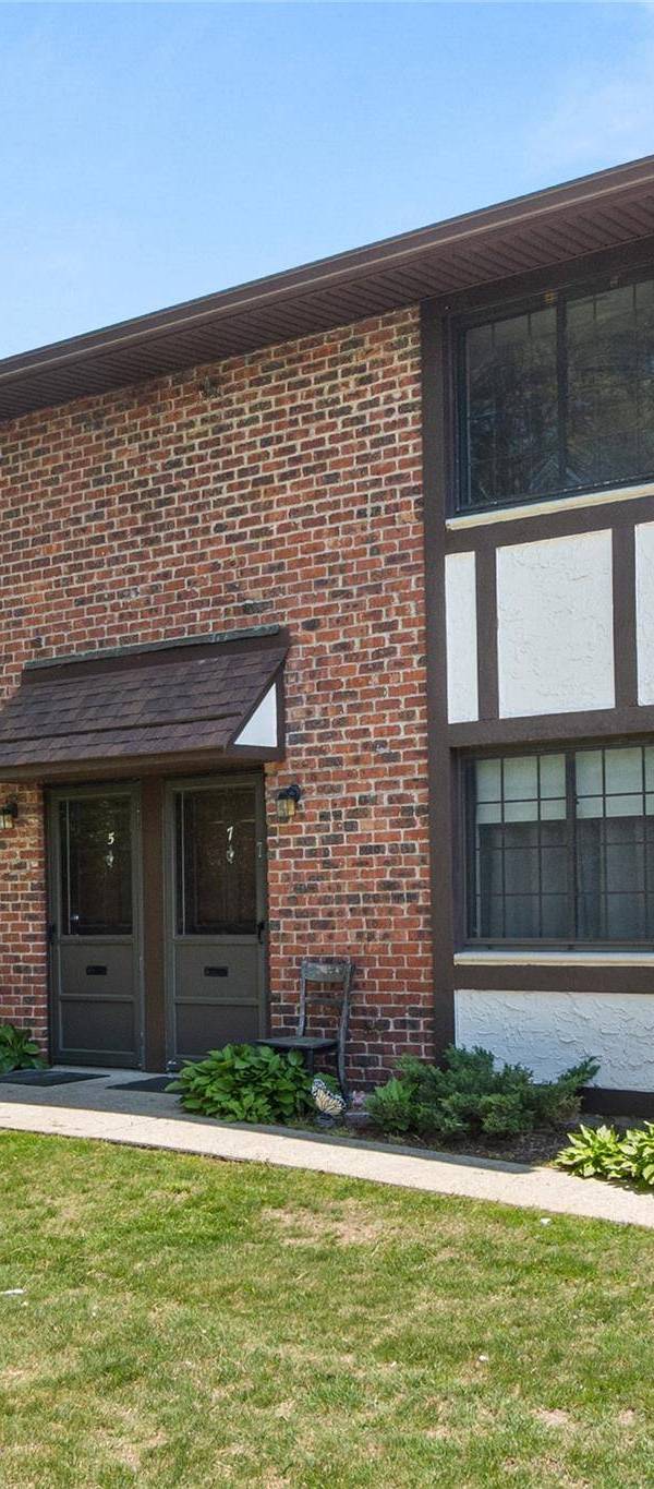 1 Bedroom Home for Sale in Bay Shore - New York - USA