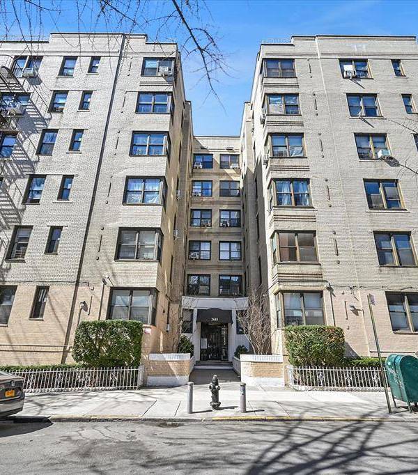 Apartamento de 1 Dormitorio en Venta en Bronx - Nueva York - EE. UU.
