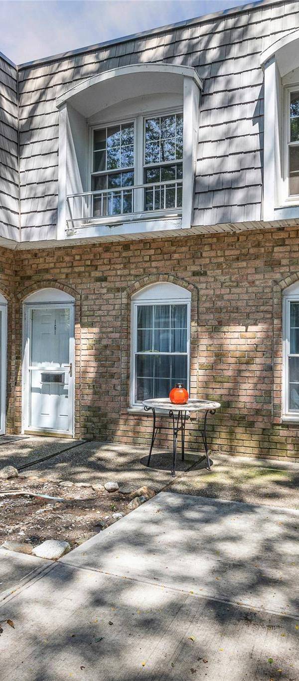 Apartamento de 1 Dormitorio en Venta en Coram - Nueva York - EE. UU.