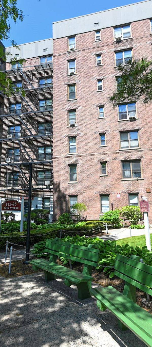 Apartamento de 1 Dormitorio en Venta en Corona - Nueva York - EE. UU.