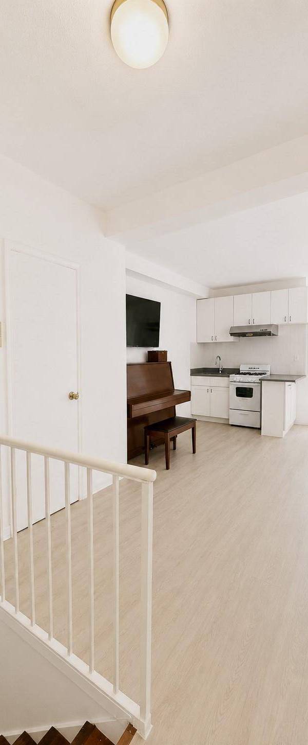 1 Bedroom Home for Sale in Rego Park - New York - USA