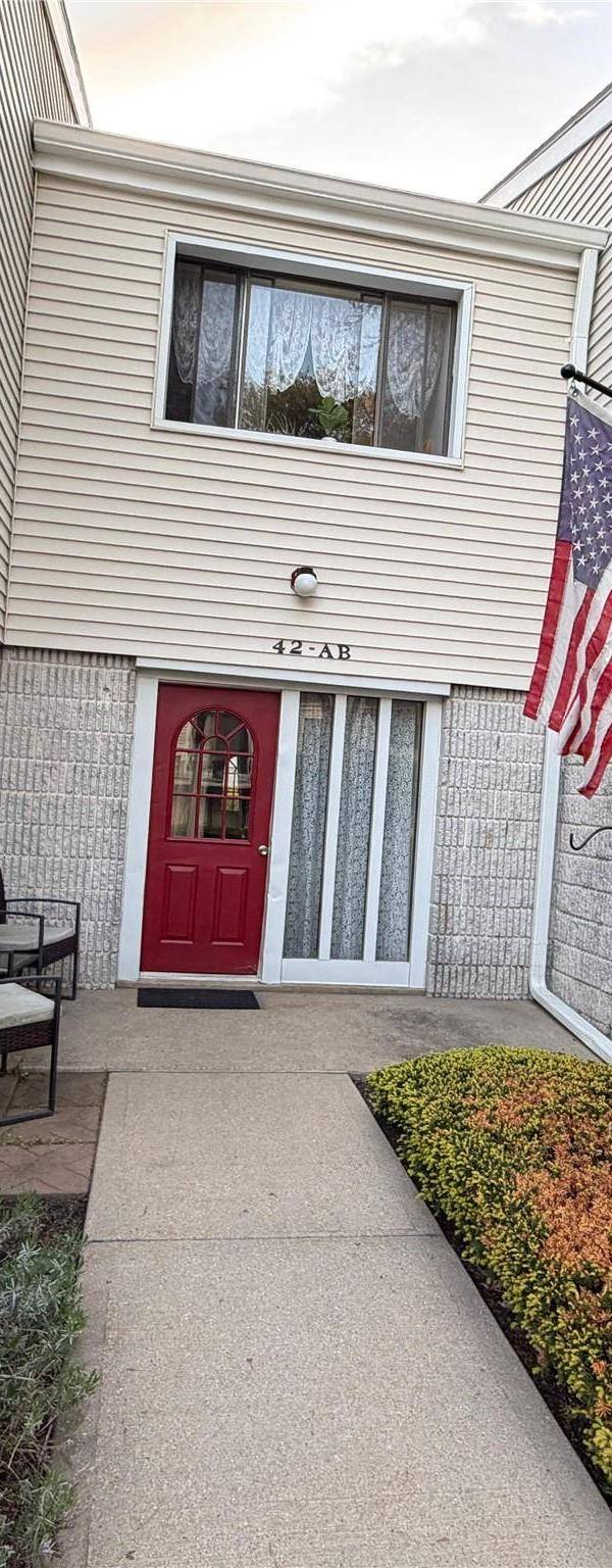 1 Bedroom Home for Sale in Ronkonkoma - New York - USA