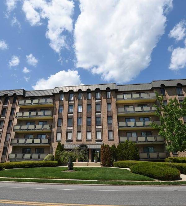1 Bedroom Home for Sale in Westbury - New York - USA