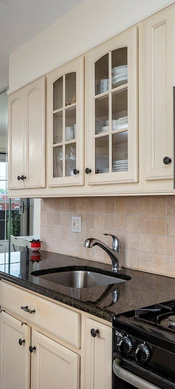 1 Bedroom Home for Sale in Westbury - New York - USA