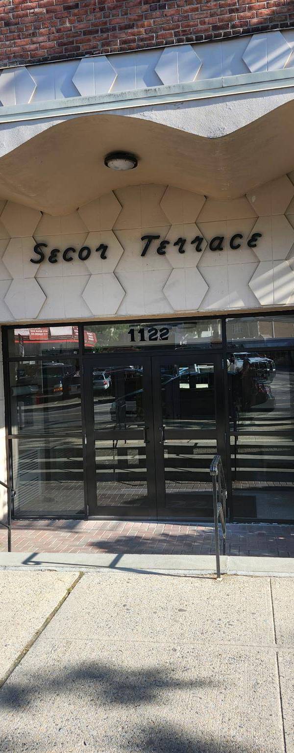1 Bedroom Home for Sale in Yonkers - New York - USA