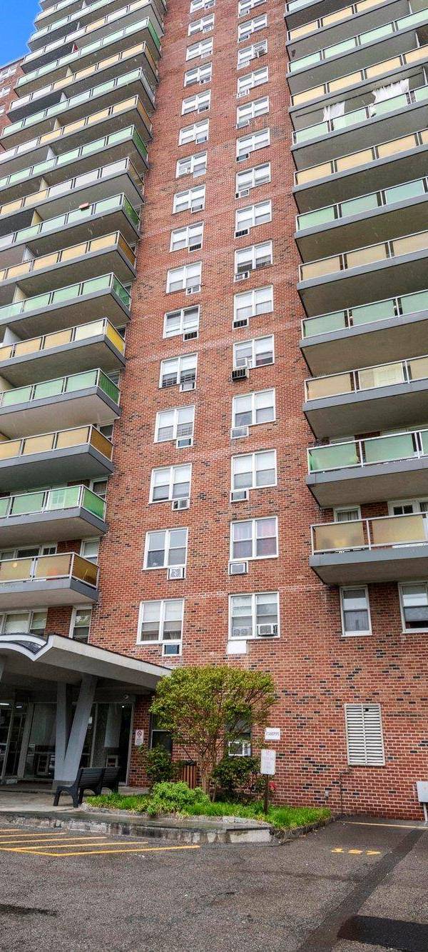 1 Bedroom Home for Sale in Yonkers - New York - USA
