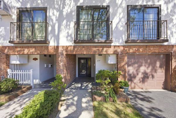 Apartamento com 2 Quartos à Venda em College Point - Nova Iorque - EUA