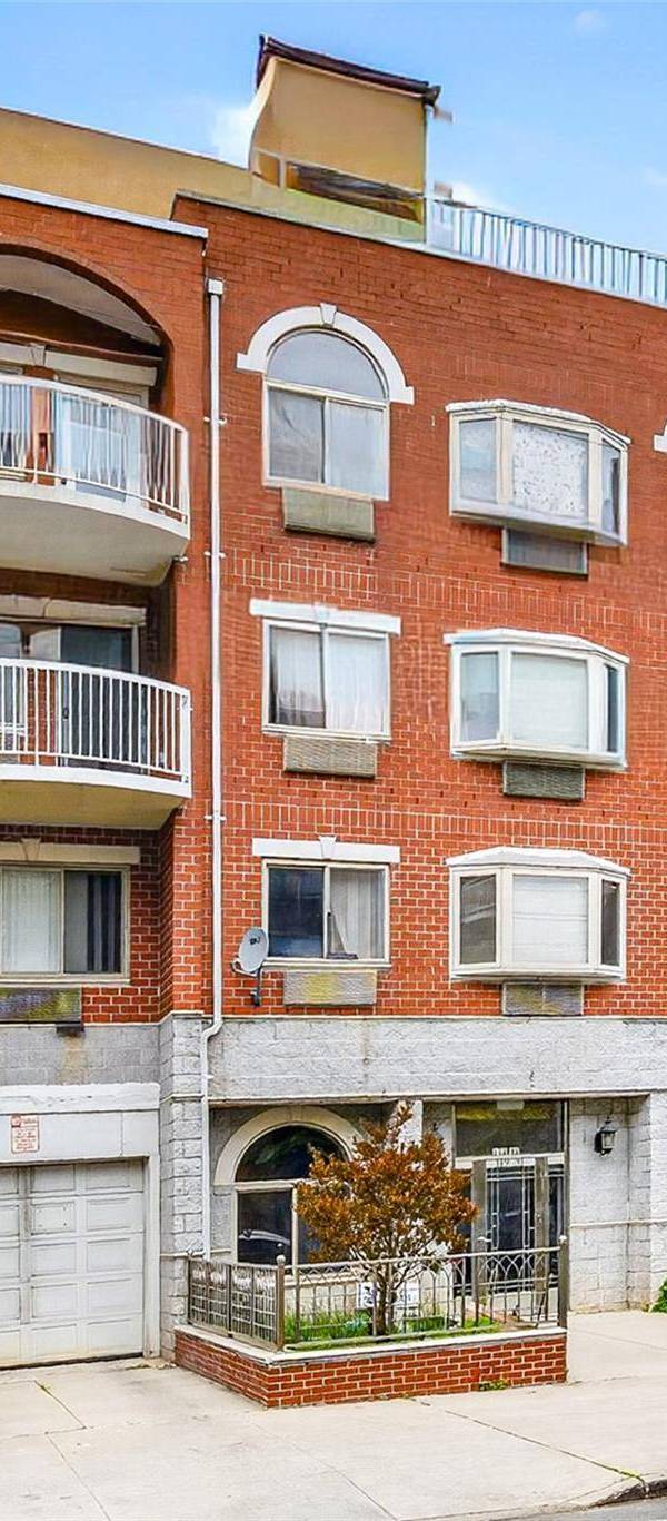 Apartamento de 2 Dormitorios en Venta en Corona - Nueva York - EE. UU.