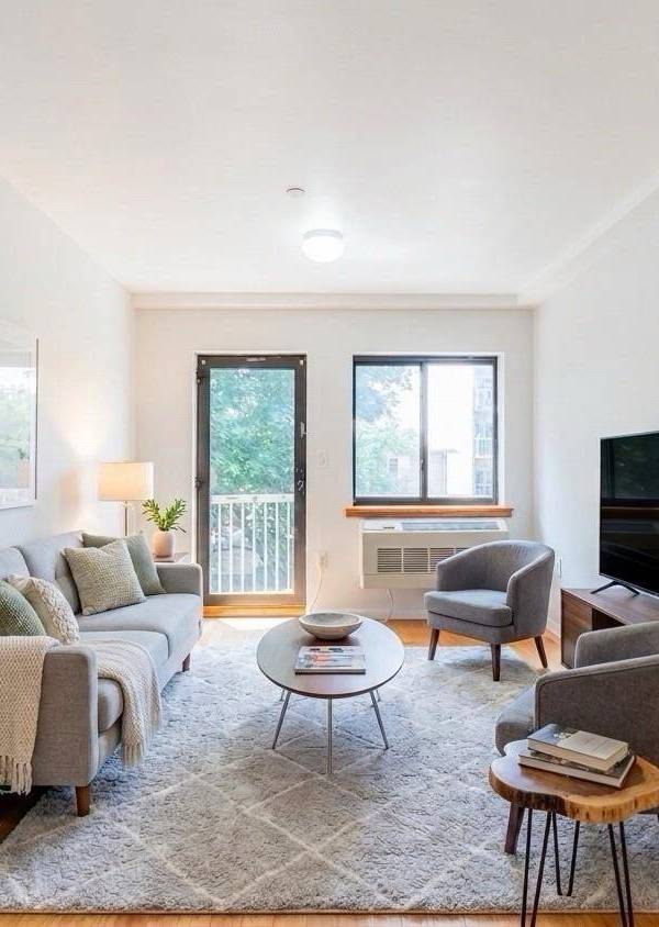 Apartamento de 2 Dormitorios en Venta en Corona - Nueva York - EE. UU.