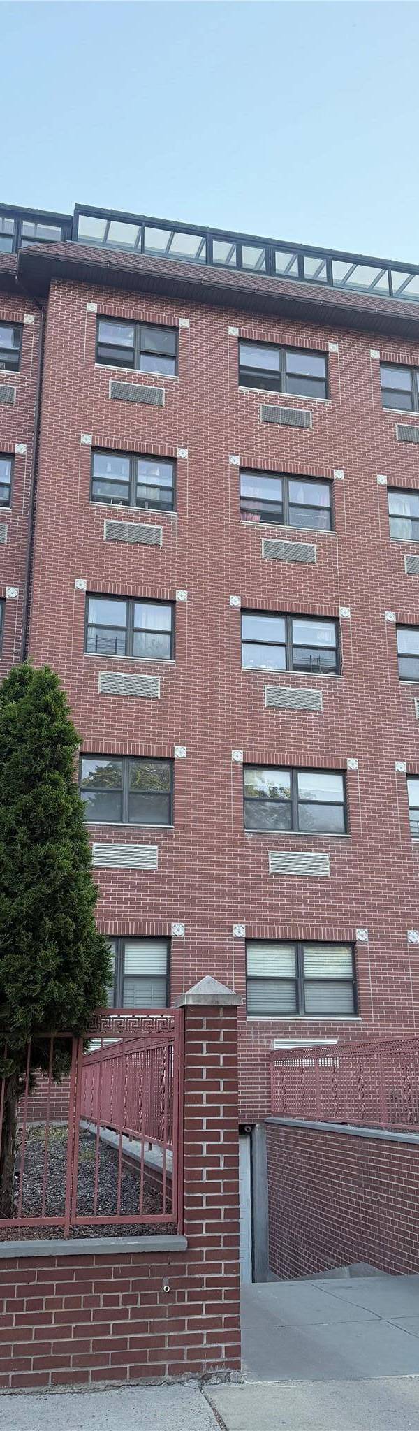 2 Bedroom Home for Sale in Elmhurst - New York - USA