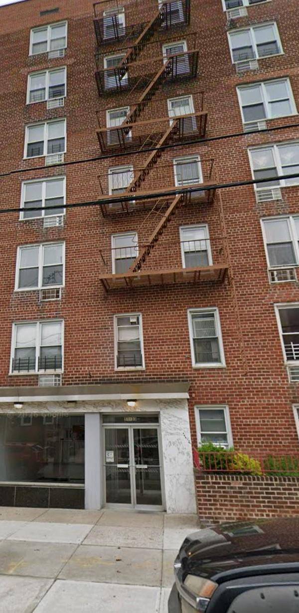 2 Bedroom Home for Sale in Elmhurst - New York - USA