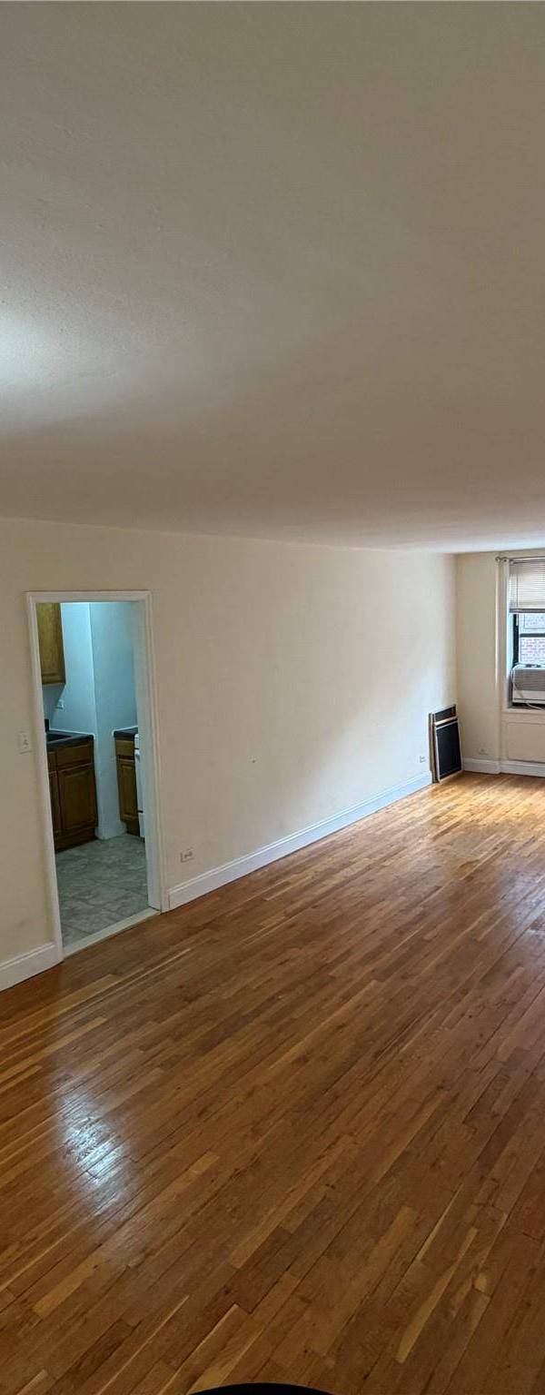 2 Bedroom Home for Sale in Elmhurst - New York - USA